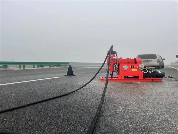 巨鹿马路路基路面开裂下沉注浆加固灌浆